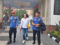 Deolipa Yumara Dampingi Pegawai Damkar Kota Depok Laporkan Dugaan Korupsi