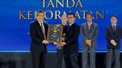 Konsisten Optimalkan Energi Baru Terbarukan, SBI Pabrik Narogong Raih Penghargaan dari Majalah Listrik Indonesia