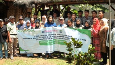 Dosen IPB Latih Warga Mulyaharja Kota Bogor Pengolahan Sampah Sandal Jadi Paving Block