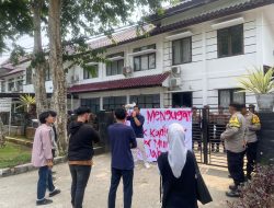 Mahasiswa Geruduk Disdik Kabupaten Bogor Tuntuk Kadisdik Klarifikasi Dugaan Pemotongan Gaji Guru Honorer