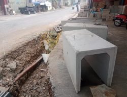 Halangi Konsumen Hingga Merugikan, Pemilik Toko Keramik di Cileungsi Geram Pengerjaan Drainase Lamban