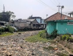 Masuk Musim Penghujan, Kali Cidepit Masih Kering dan Dipenuhi Sampah Rumah Tangga