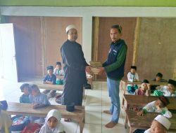 Katar Cigombong Salurkan Al-Qur’an ke Madrasah Diniyah At-Tibyan Desa Tugujaya