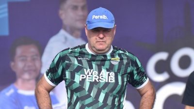 Bojan Hodak Ajak Bobotoh Birukan Stadion GBLA