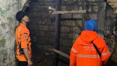 Akibat Hujan Deras, Dinding Rumah di Caringin Ambruk