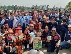 Jumat Berkah, Sahaja Dapil 6 dan Aliansi Ormas Kecamatan Kemang Bagikan Ribuan Kotak Snack