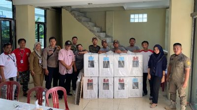 Kades Abd Rahman Lepas Logistik Pilkada 2024 dari PPS ke 12 TPS se-Desa Semplak Barat