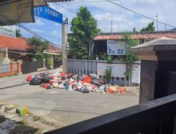 Sampah Menumpuk di Perumahan Ciomas, Warga Keluhkan Bau Tak Sedap