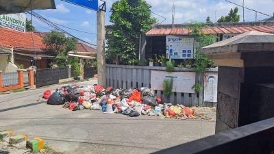 Sampah Menumpuk di Perumahan Ciomas, Warga Keluhkan Bau Tak Sedap