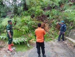 Akses Jalan Tertimbun Longsor, Logistik Hasil Pemungutan Suara TPS 12 Kiarapandak Belum Bisa Diangkut