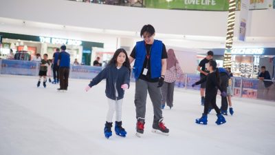Liburan Akhir Tahun, Cibinong City Mall Hadirkan Wahana Ice Skating Atlantis Odyssey