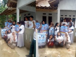 Gas Pol! Suara Muda Istimewa Bogor Timur Gencar Pasang Banner dan Bagikan Kaos ke Pelosok