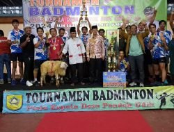 Turnamen Badminton Kades Cup II Sukses Dihelat, RW 03 Desa Pondok Udik Juara Bertahan