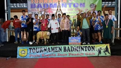 Turnamen Badminton Kades Cup II Sukses Dihelat, RW 03 Desa Pondok Udik Juara Bertahan