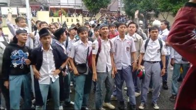 Gercep Tangkap Pelaku Pembuhun Pelajar di Bogor, Ratusan Siswa YKTB Geruduk Kantor Polsek Ciomas