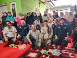 Peduli, Pemuda Milenial Camry Bogor Timur Santuni Janda Tua di Kampung Cikuda Wanaherang