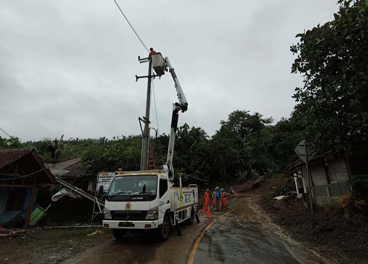 Bantu Percepatan Pemulihan Listrik Pasca Bencana di Sukabumi, PLN Gunung Putri Turunkan Tim PDKB