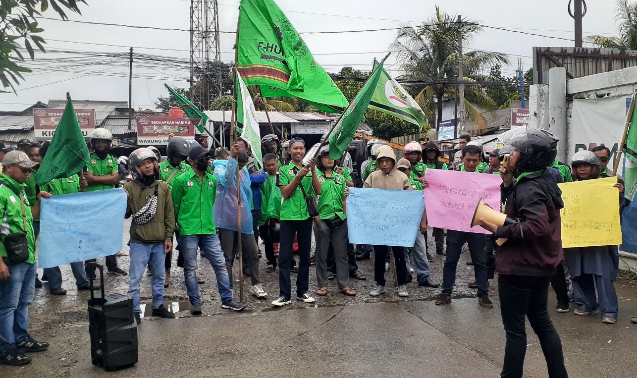Minta Bayaran Upah Lembur dan Mutasi Sepihak jadi Tuntuan Aksi Demo Puluhan Karyawan PT. BAM Kemang