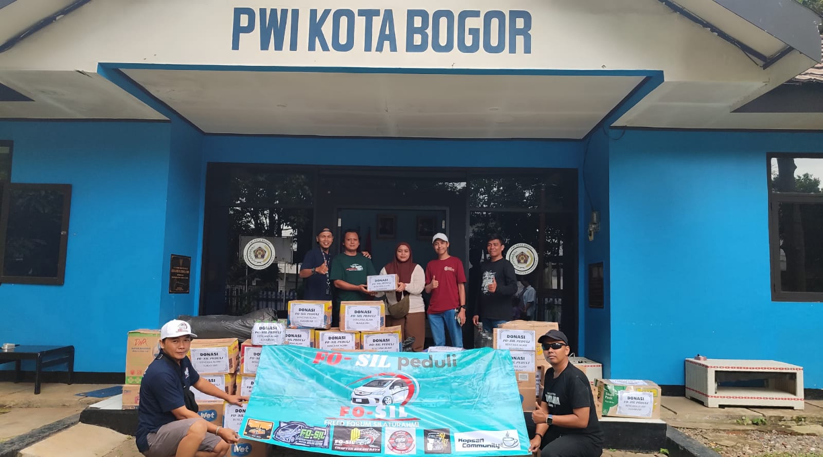 Melalui PWI PEKA Kota Bogor, Fosil Salurkan Bantuan untuk Korban Bencana Alam Sukabumi