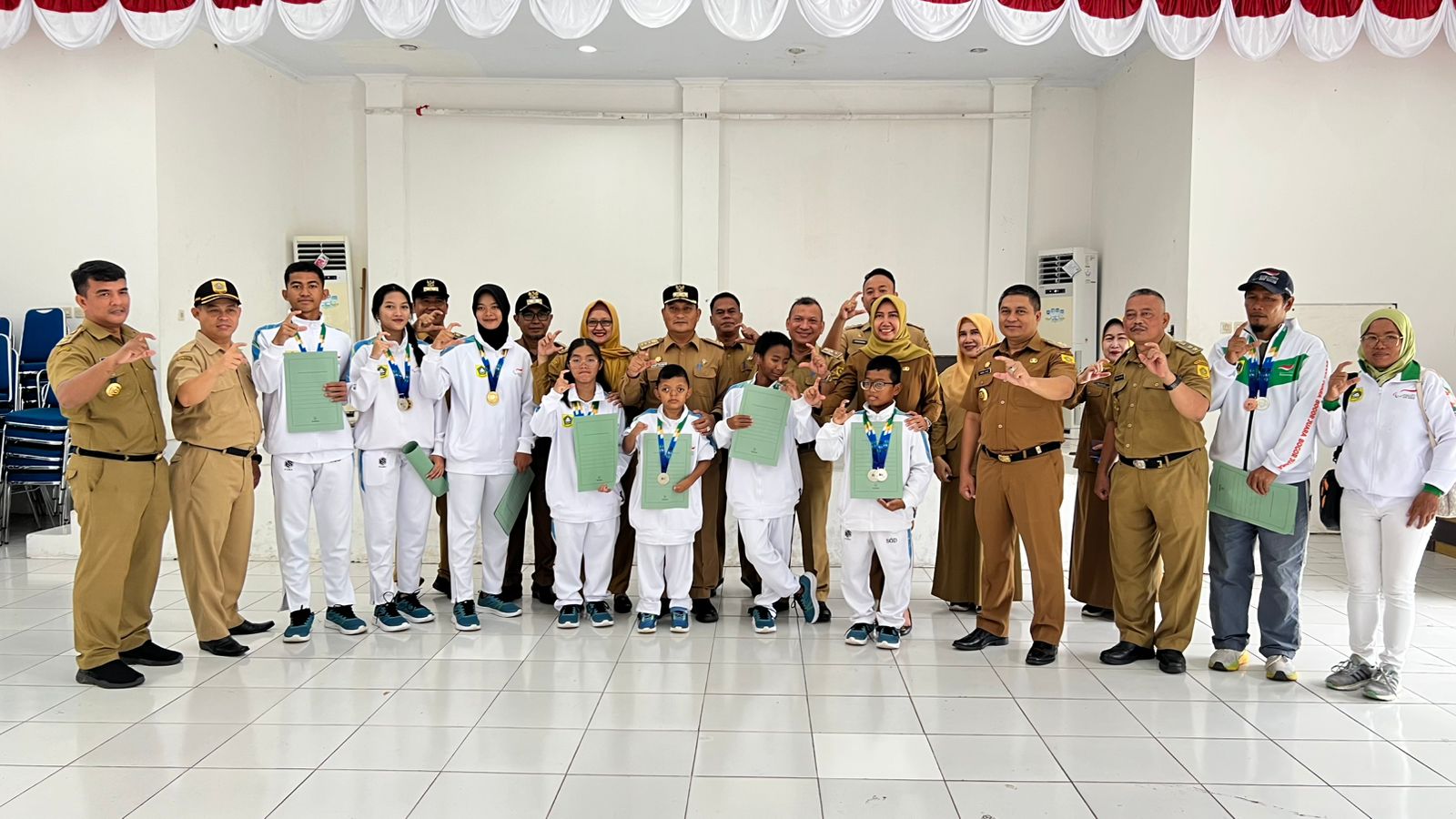 Camat Cibinong Apresiasi Prestasi Para Atlet Istimewa Peraih Medali Ajang Piala Gubernur Jabar 2024