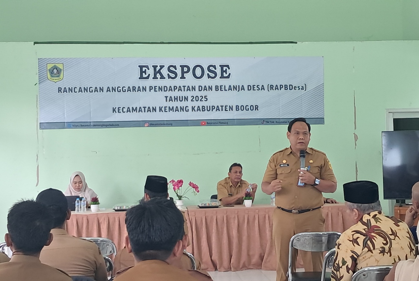 Agar Tepat Sasaran, Pemcam Kemang Gelar Ekspose RAPBdes Tahun 2025