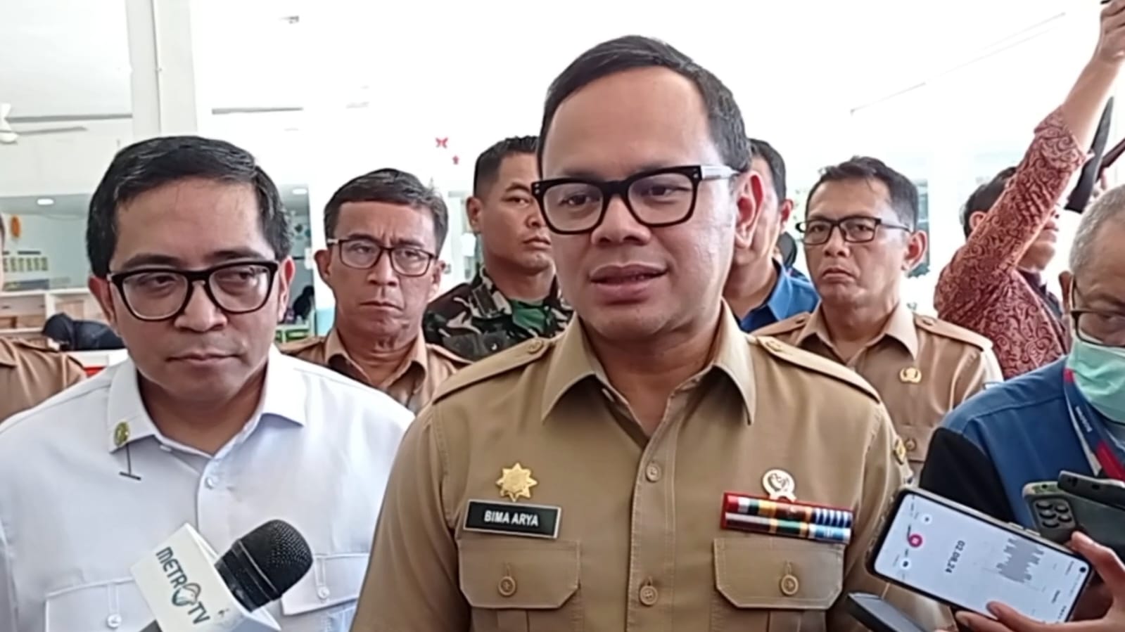 Wamendagri Pantau Lansung Kegiatan Program Makan Bergizi Gratis di Sekolah Bosowa Bina Insani Kota Bogor