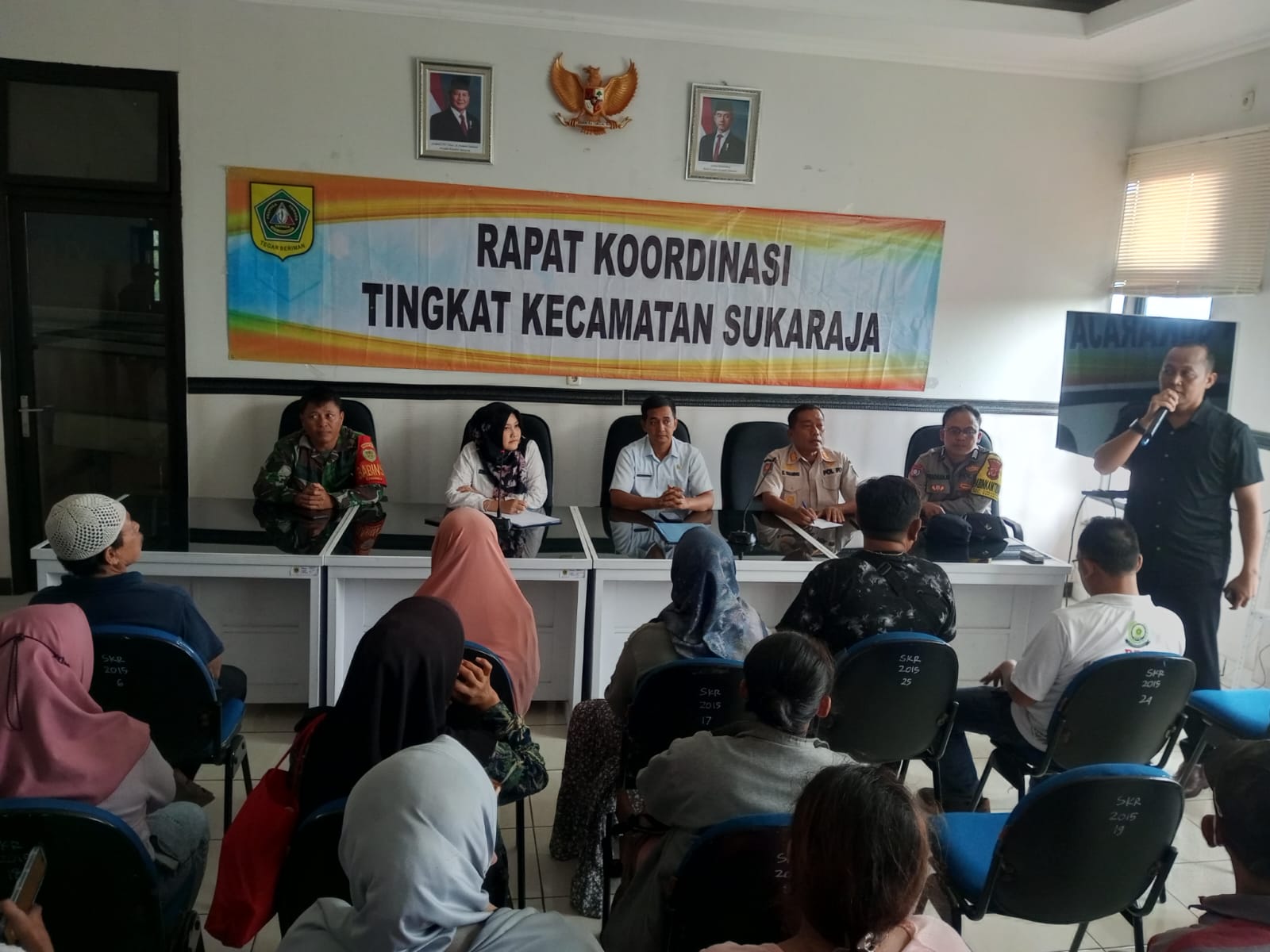 Banyak Kejanggalan dan Cemari Lingkungan, Puluhan Warga Cimandala Minta PT Rainbow Direlokasi