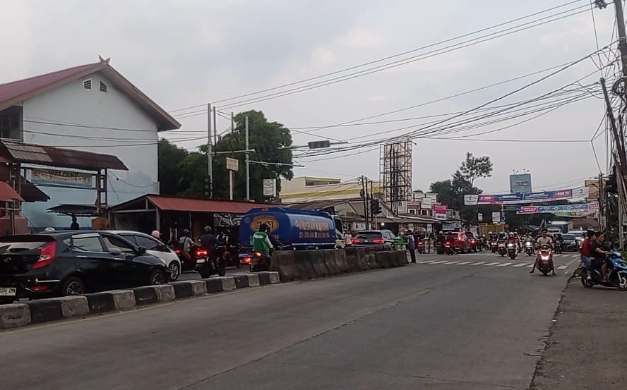 Lapor Pak Kadishub! Traffic Light Tak Berfungsi, Lalulintas Simpang Bomang Semrawut