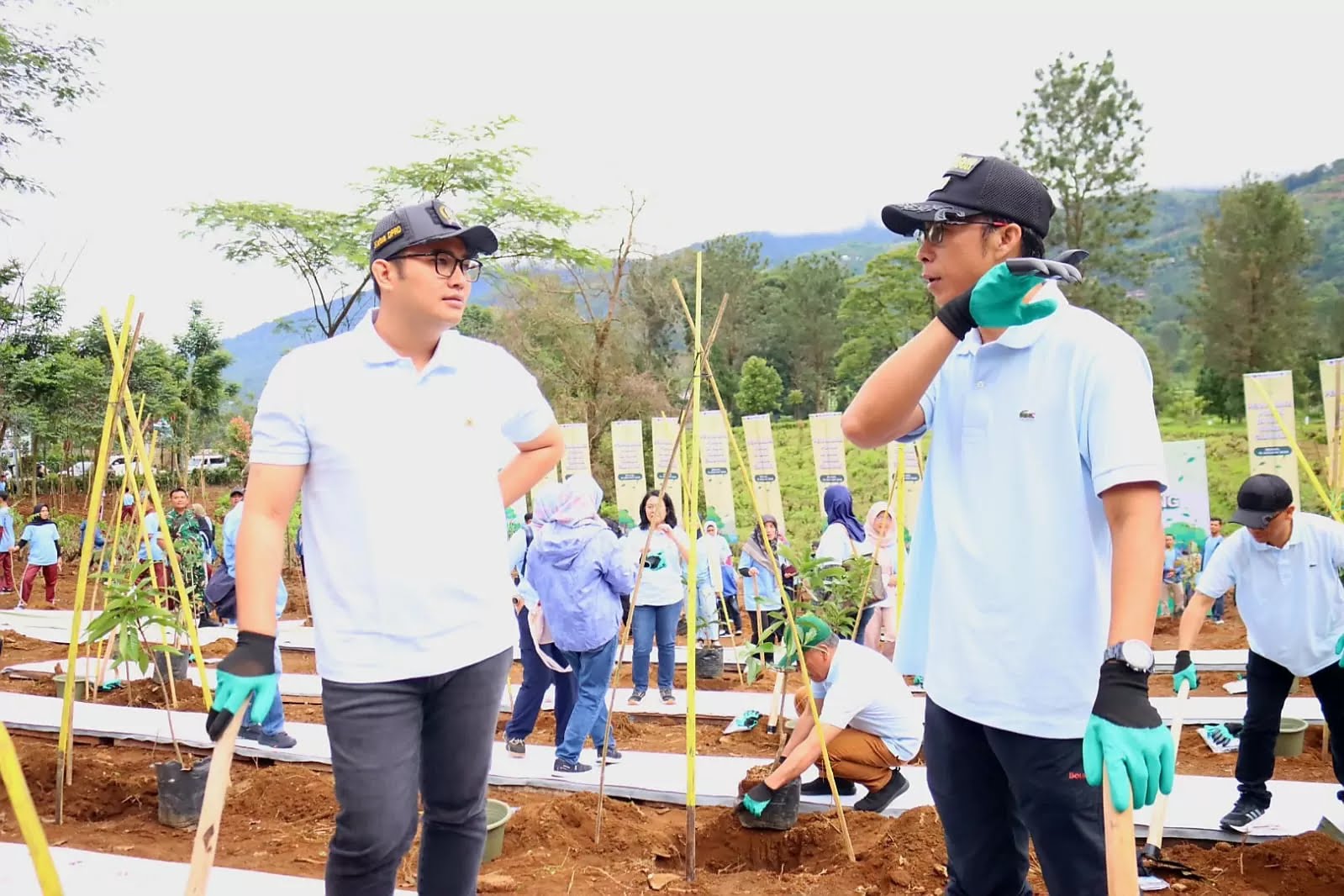 Lestarikan Lingkungan, Ketua DPRD Sastra Winara Dukung Kemen LH Tanam Pohon di Gunung Mas