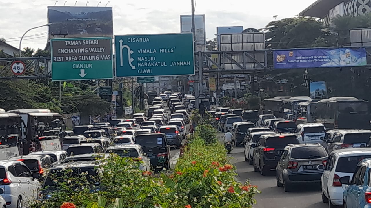 Hari Pertama Momen Libur Panjang, Sebanyak 7 Ribu Kendaraan Padati Puncak Bogor