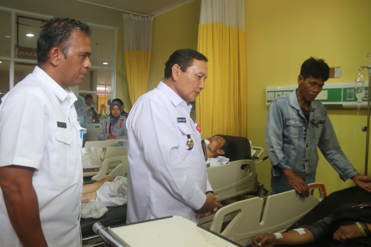 Peduli, Pemkab Bogor Berikan Bantuan Sosial untuk Korban Kecelakaan Lalu Lintas Gerbang Tol Ciawi