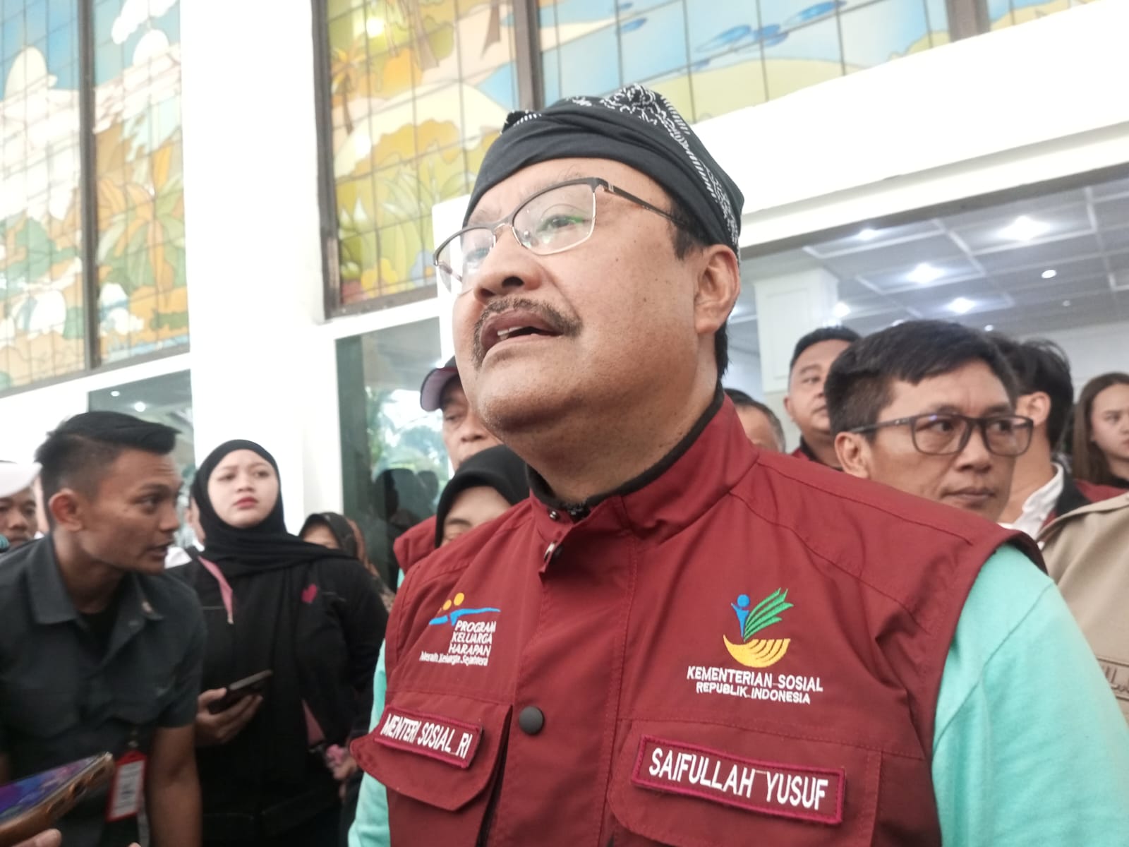 Kemensos Targetkan Kemiskinan Ekstrem 0 Persen, Tapi Program Sekolah Rakyat Belum Berjalan
