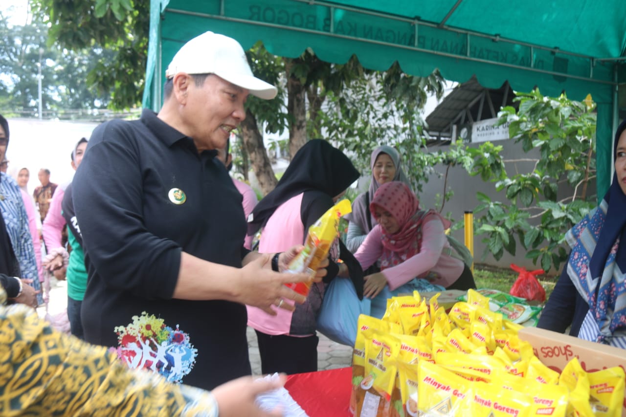 Jelang Ramadhan, Pemkab Bogor Gelar Gerakan Pangan Murah di Kelurahan Nanggewer Mekar