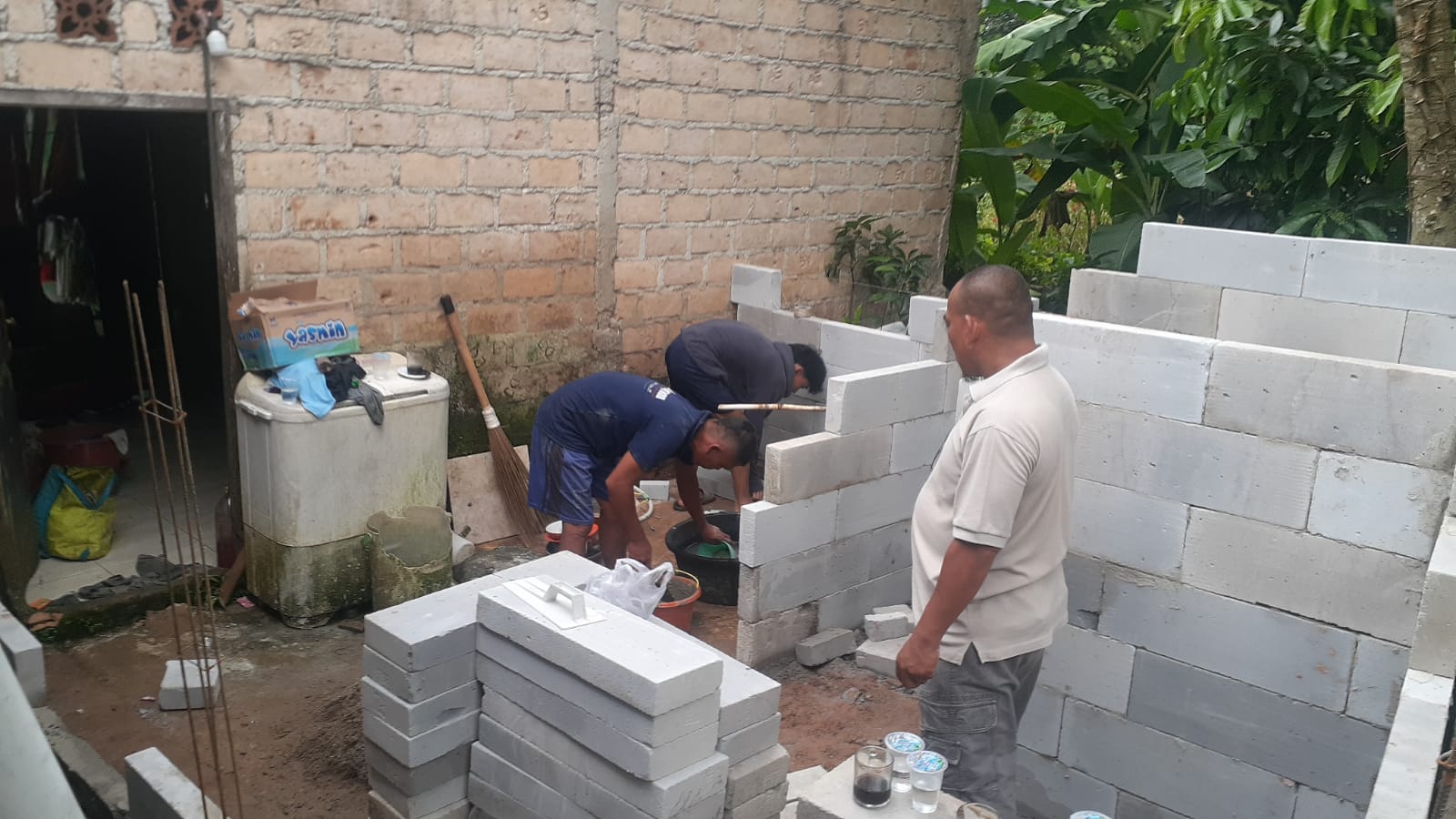 Peduli, Yayasan Bina Sejahtera An Nahdoh dan YBM PLN Bangun Kamar Mandi Sehat Milik Warga Desa Jampang