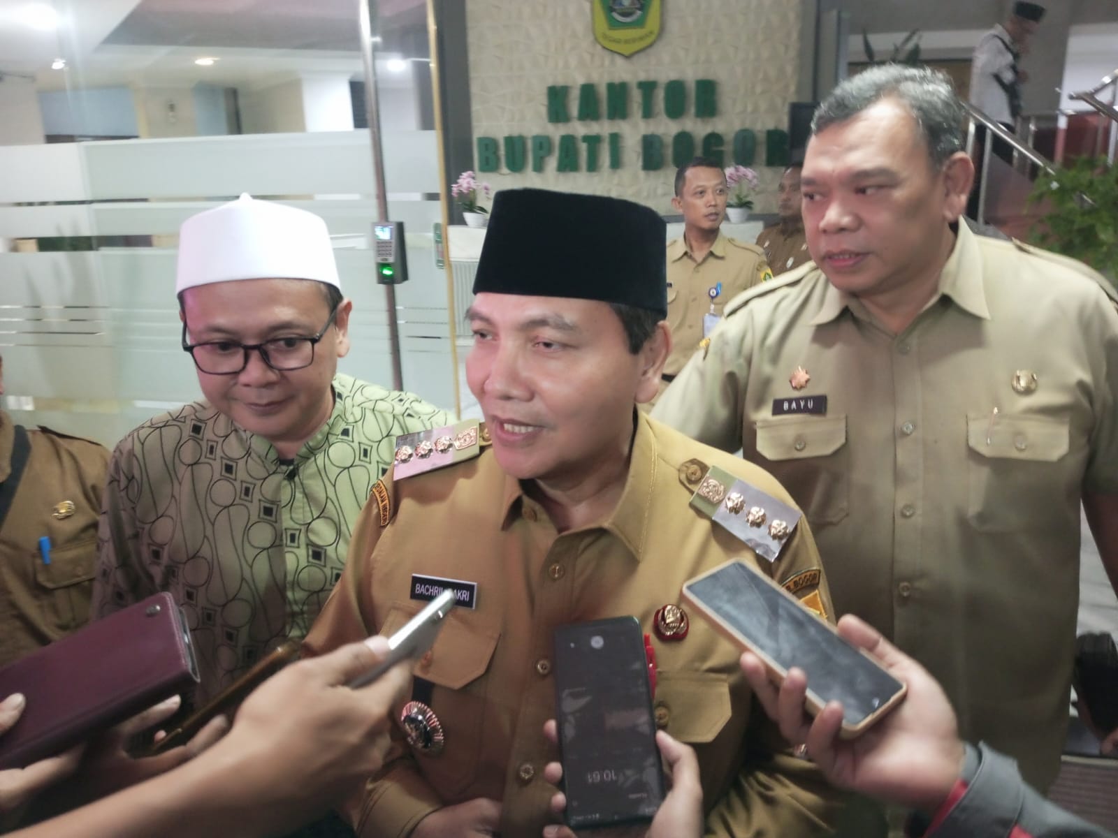 Usai Buat Gaduh Pesantren, Pj Bupati Bogor Lontarkan Permohonan Maaf ke Ulama dan Santri
