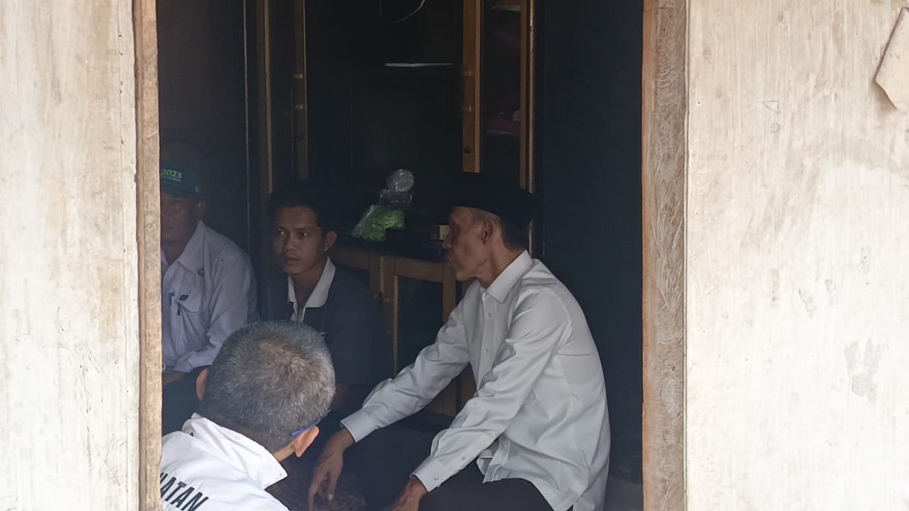 Wabup Jaro Ade Takziah ke Rumah Duka Pasutri yang Tewas Hanyut di Sukajaya