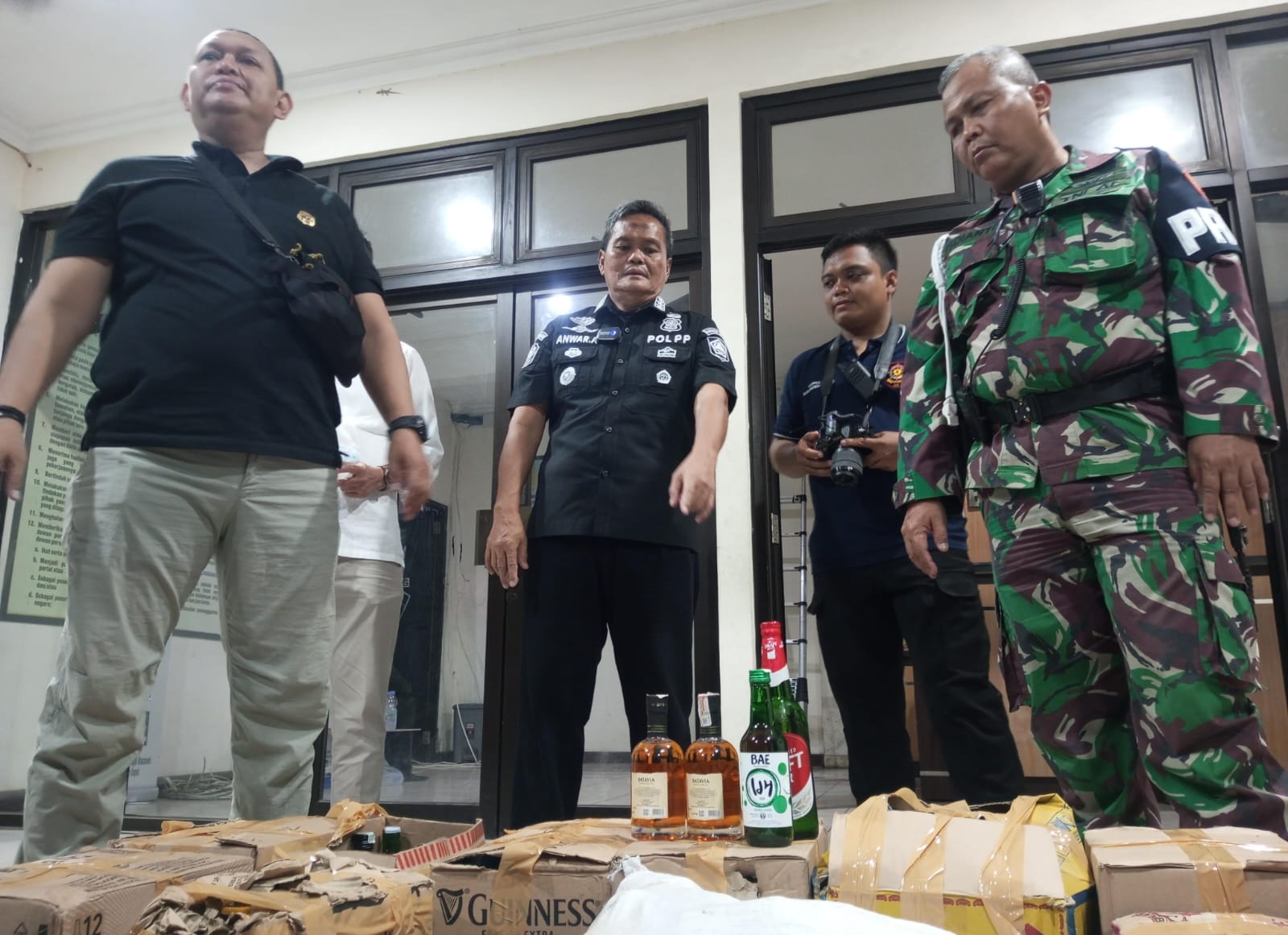 Sita 183 Botol Miras, Satpol PP Segel THM di Sukaraja yang Nekat Beroperasi saat Ramadhan