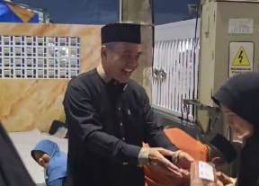 Dapat Telur Hasil Ketapang, Warga Antusias Hadiri Penutupan Kuliah Subuh di Kantor Desa Kemang