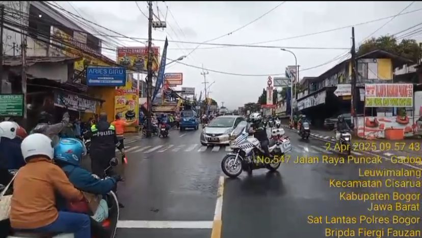Terjebak One Way, Polisi Kawal Ibu yang Hedak Melahirkan ke Tempat Persalinan