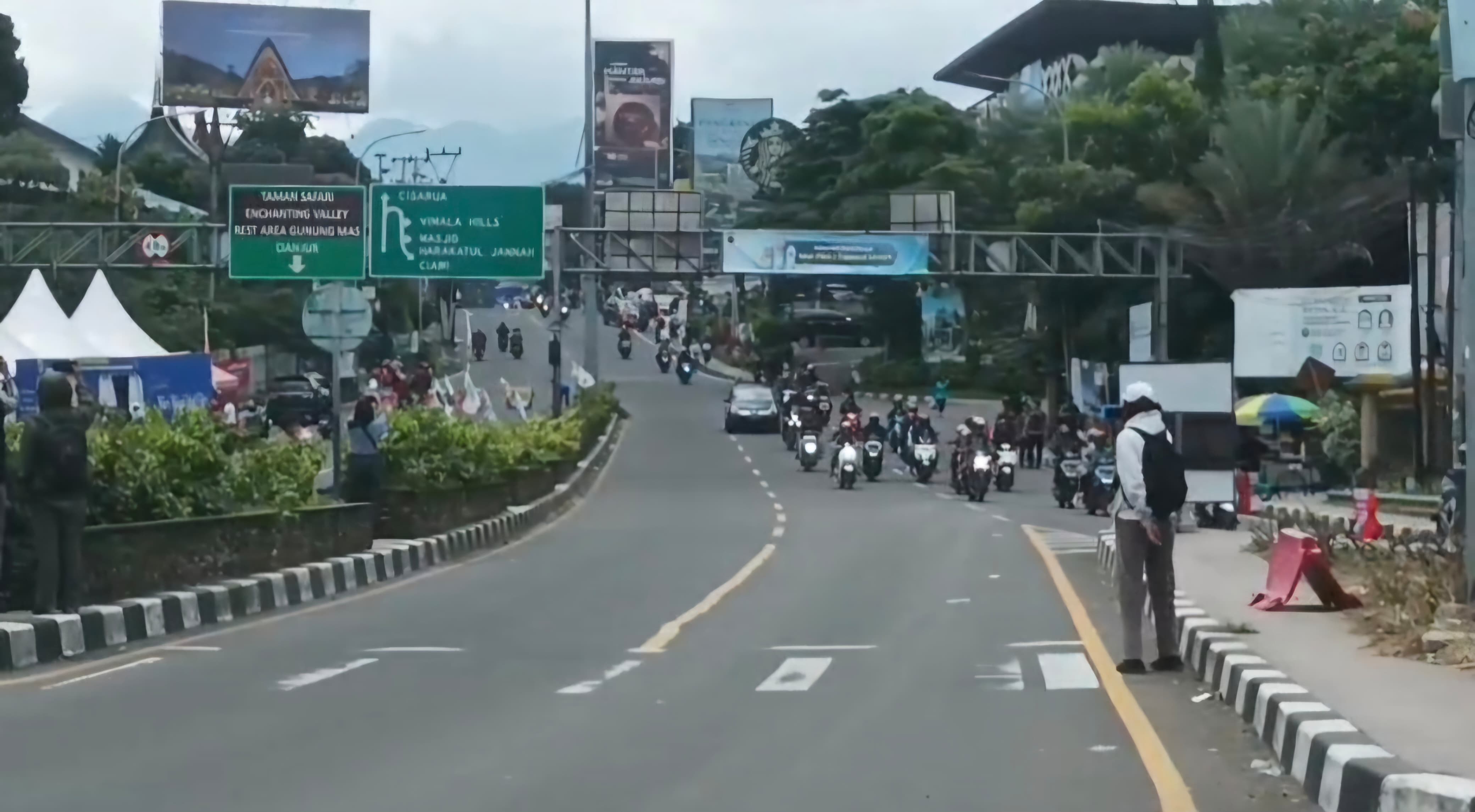 Polisi Berlakukan One Way dari Puncak Menuju Jakarta
