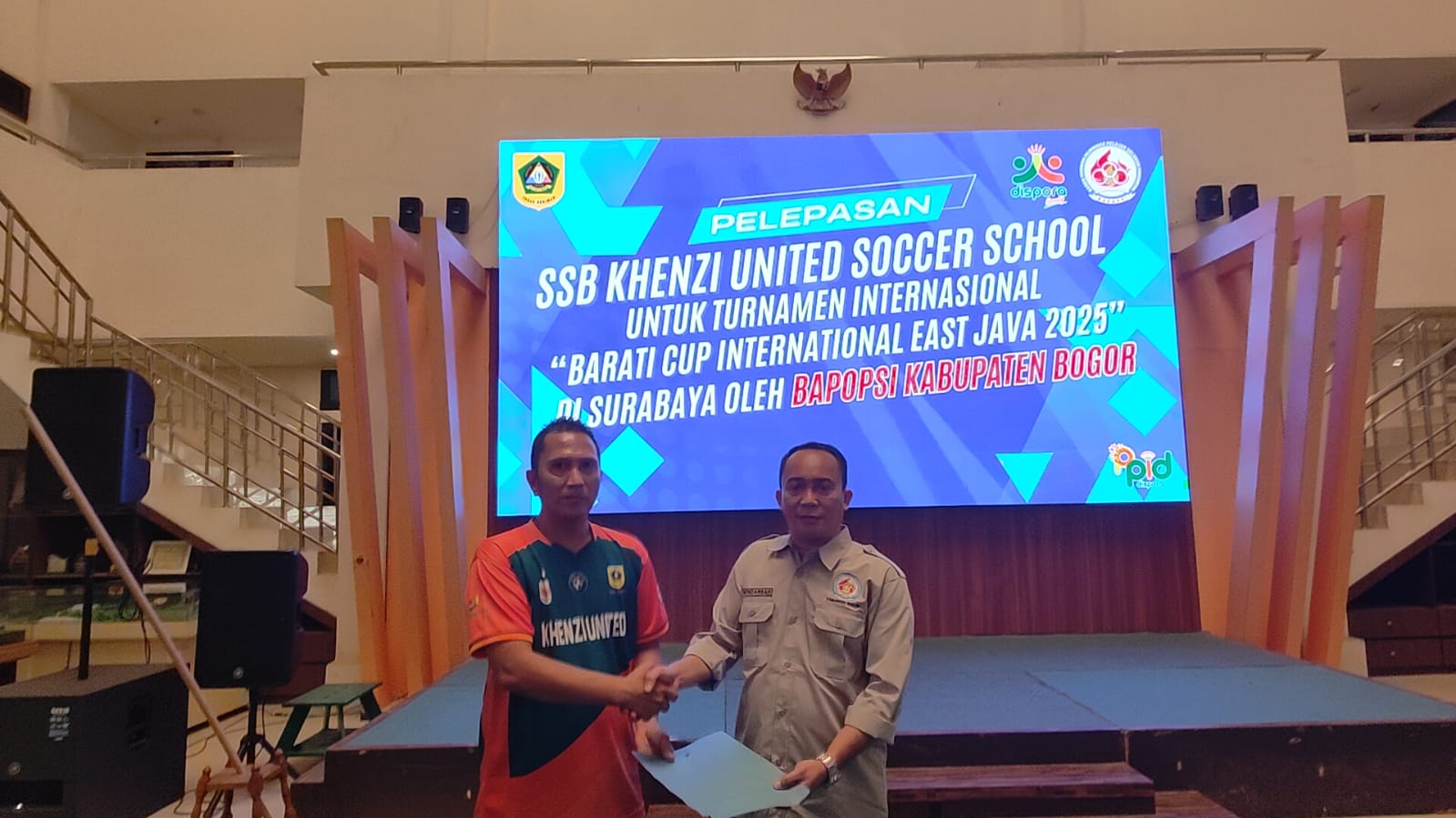 Selama Berlaga di BARATI Cup 2025, Jersey Khenzi United Berlogo Pemkab dan Bapopsi