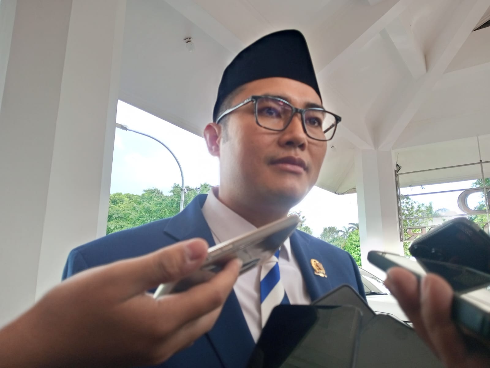 Anggaran Rp 8,8 Miliar yang Mubazir, Ketua DPRD Sastra Winara Ingin Bupati Rudy Susmanto Bergerak Benahi Gedung Kesenian