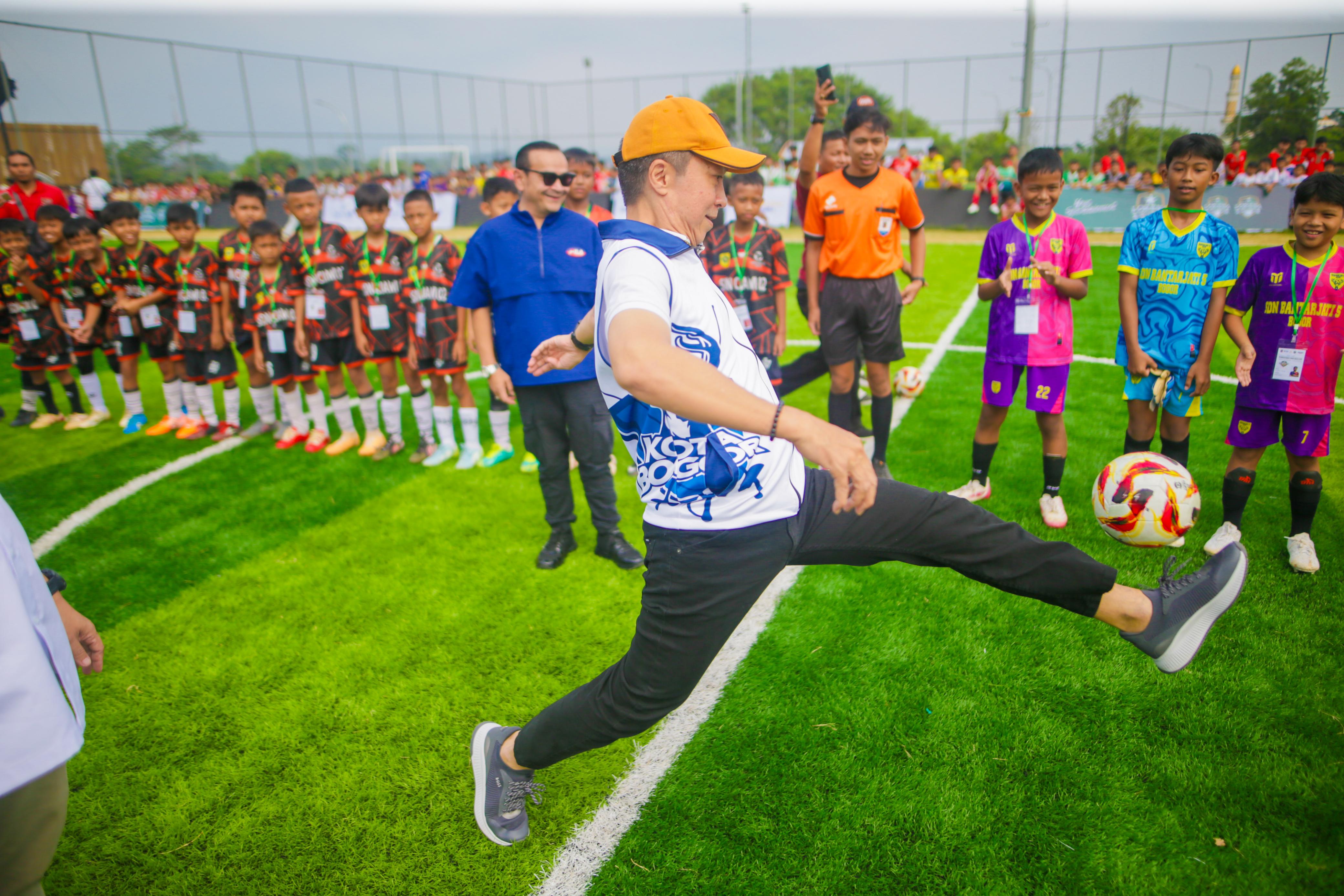 Dedie Rachim Buka Turnamen Mini Soccer Wali Kota Cup 2025, Diikuti 64 Sekolah