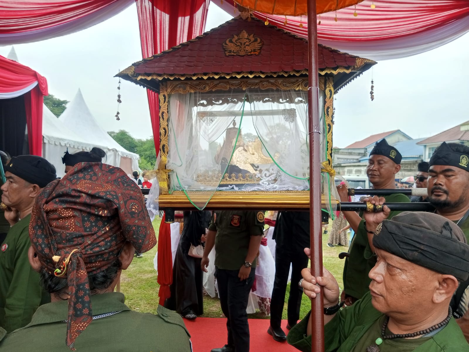 Budayawan Serukan Kebangkitan Kearifan Lokal saat Kirab Panji dan Mahkota Binokasih di Kabupaten Bogor