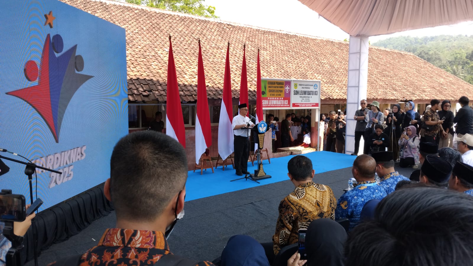Soal Pelajar Nakal Masuk Barak Militer, Mendikdasmen: No Comment