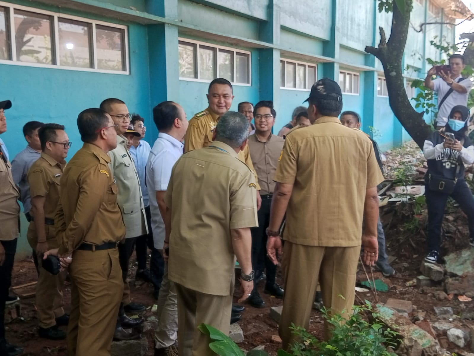 Bupati Rudy Susmanto Bakal Evaluasi Izin Pembangunan Perumahan yang Rugikan SDN Cipayung 01