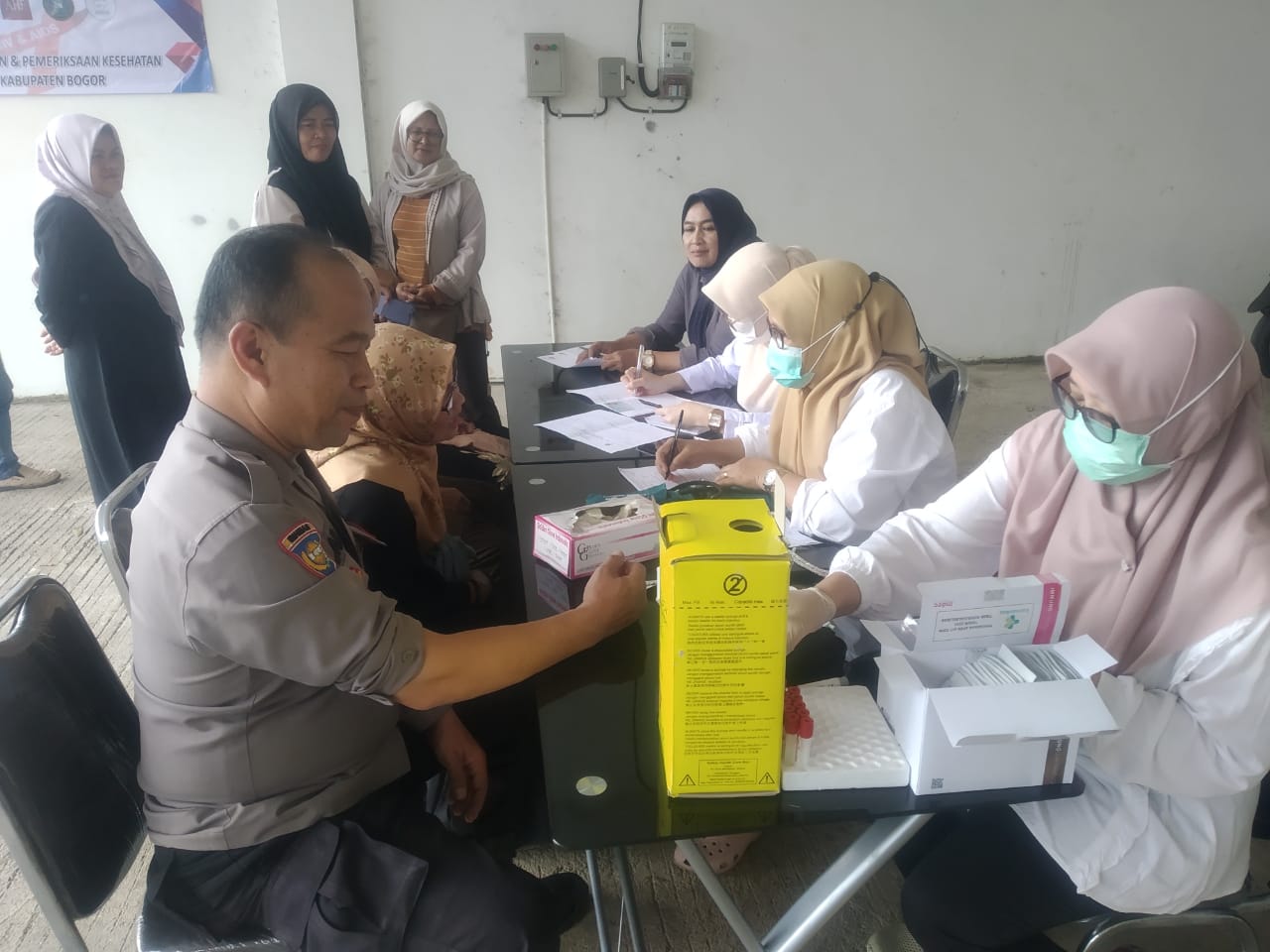 Tekan Penyebaran HIV/AIDS, LEKAS dan FWBS Gelar Penyuluhan dan Pemeriksaan Kesehatan Gratis di Puncak