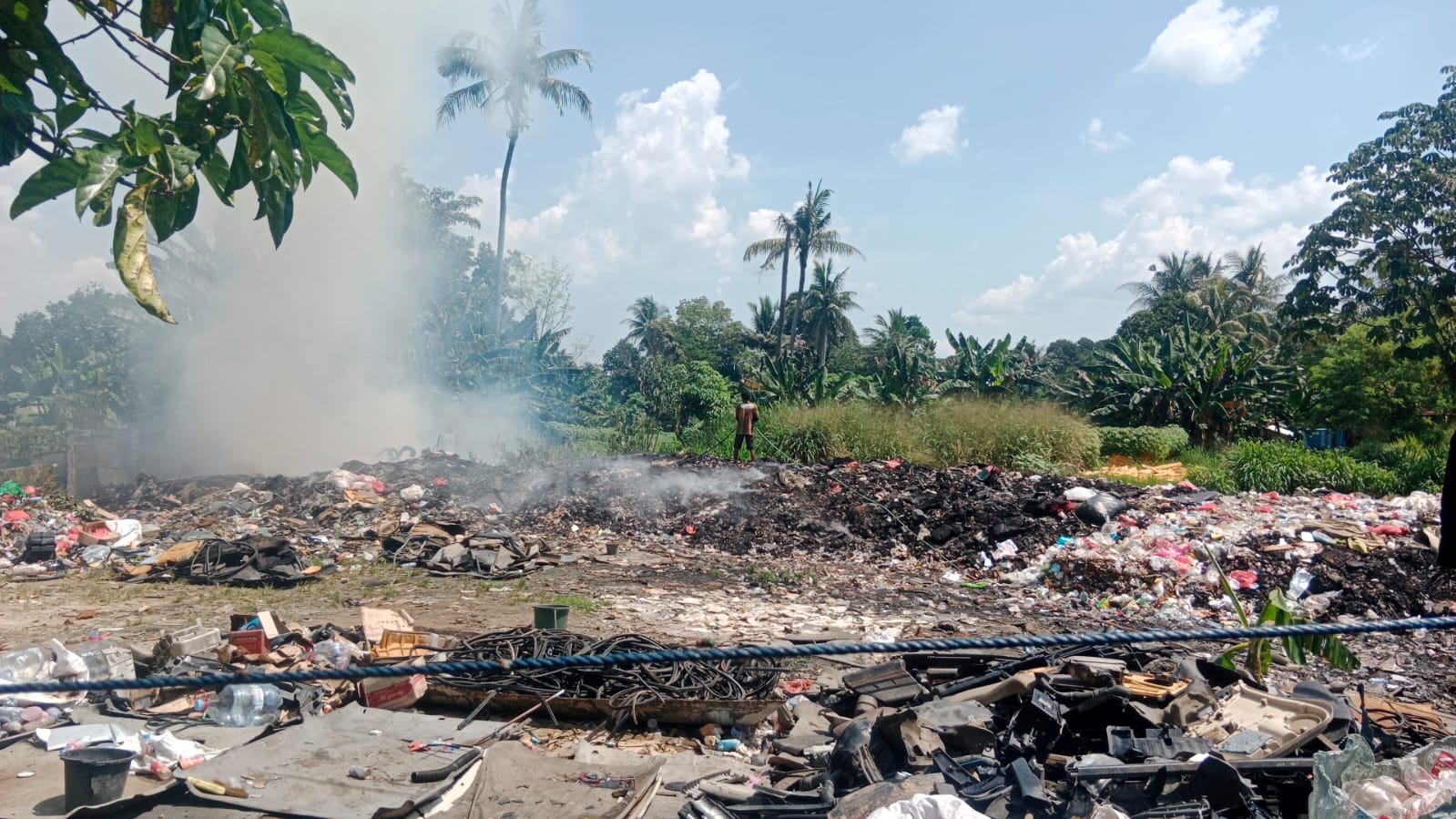 Ganggu Aktifitas Warga, Pembakaran Sampah Ilegal di Desa Jampang Kemang Ditutup