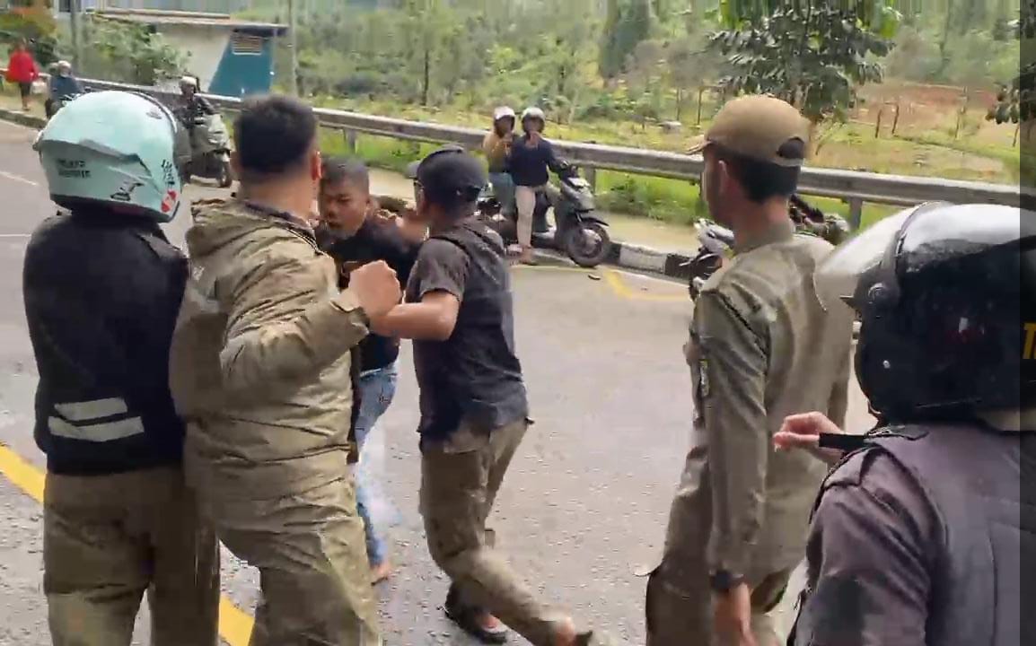2 Petugas Satpol PP Alami Luka saat Adu Jotos dengan PKL Puncak, Anwar: Kami Akan Menempuh Jaur Hukum