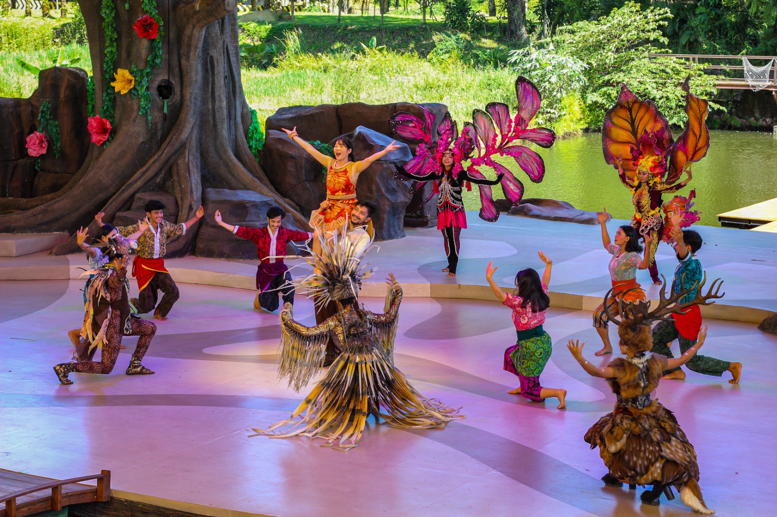 Liburan Seru di Puncak! Saksikan LILA Show, Teater Musikal Spektakuler di Enchanting Valley